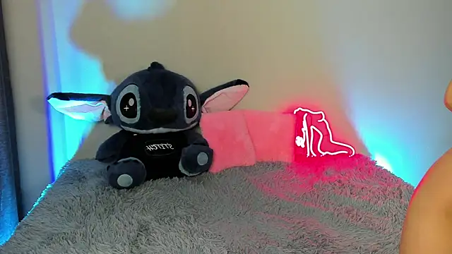 Snapshot of EvaBalmer chatting on November 12, 2025, 8:15 am EvaBalmer online show from November 12, 2025, 8:15 am