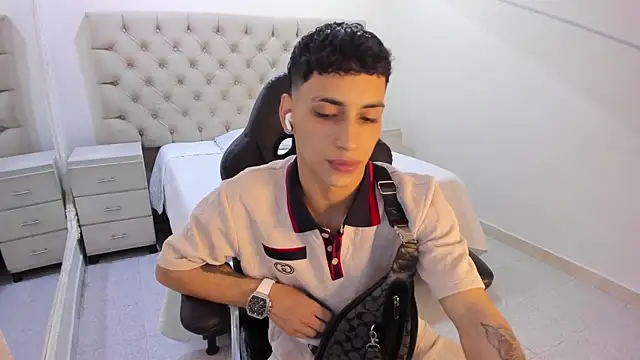 Snapshot of JhoanLeandro chatting on January 10, 2026, 4:25 am JhoanLeandro online show from January 10, 2026, 4:25 am