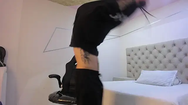 Snapshot of JhoanLeandro chatting on January 16, 2026, 5:00 am JhoanLeandro online show from January 16, 2026, 5:00 am