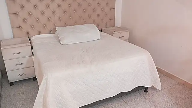 Snapshot of JhoanLeandro chatting on February 8, 2026, 5:11 am JhoanLeandro online show from February 8, 2026, 5:11 am