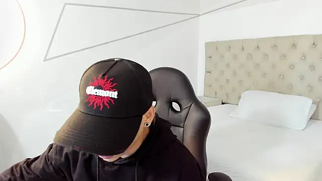 Snapshot of JhoanLeandro chatting on February 17, 2026, 4:09 am JhoanLeandro online show from February 17, 2026, 4:09 am