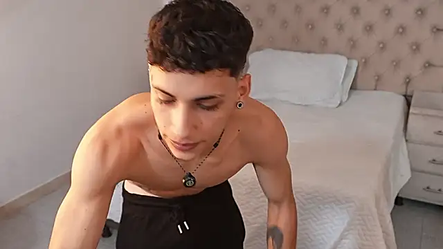 Snapshot of JhoanLeandro chatting on February 18, 2026, 5:14 am JhoanLeandro online show from February 18, 2026, 5:14 am