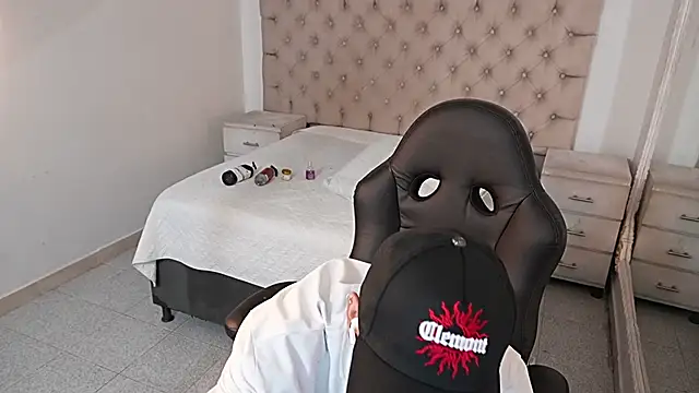 Snapshot of JhoanLeandro chatting on February 22, 2026, 6:02 am JhoanLeandro online show from February 22, 2026, 6:02 am