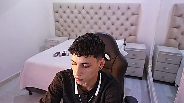 Snapshot of JhoanLeandro chatting on March 3, 2026, 7:03 am JhoanLeandro online show from March 3, 2026, 7:03 am