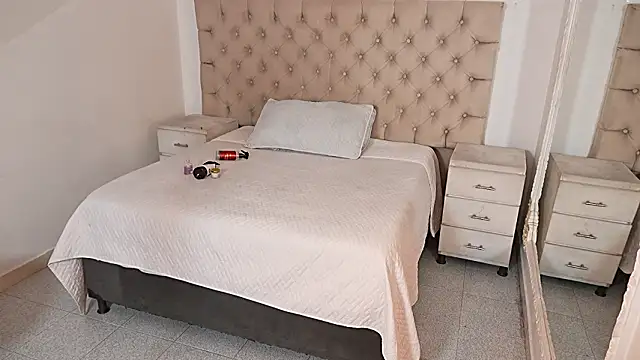 Snapshot of JhoanLeandro chatting on March 5, 2026, 4:08 am JhoanLeandro online show from March 5, 2026, 4:08 am