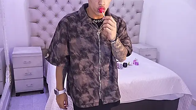 Snapshot of JhoanLeandro chatting on March 7, 2026, 5:26 am JhoanLeandro online show from March 7, 2026, 5:26 am