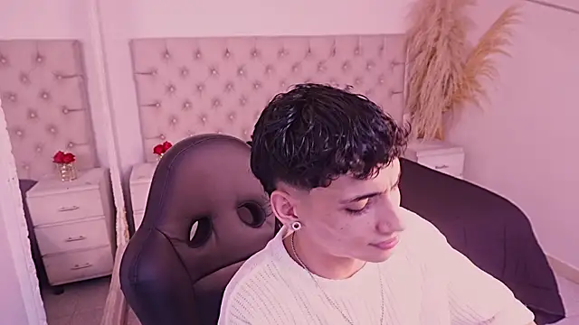 JhoanLeandro online show from June 26, 2026, 2:05 am