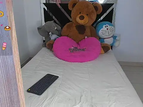 Snapshot of CatalinaSmith1 chatting on September 17, 2025, 11:17 pm CatalinaSmith1 online show from September 17, 2025, 11:17 pm