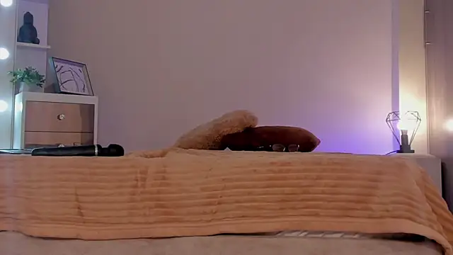 Snapshot of leahaltomm chatting on March 9, 2025, 9:36 pm leahaltomm online show from March 9, 2025, 9:36 pm