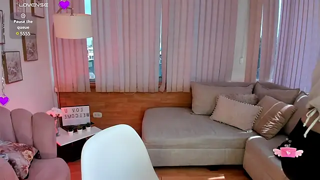 Daphne chers online show from February 15, 2025, 3:39 pm