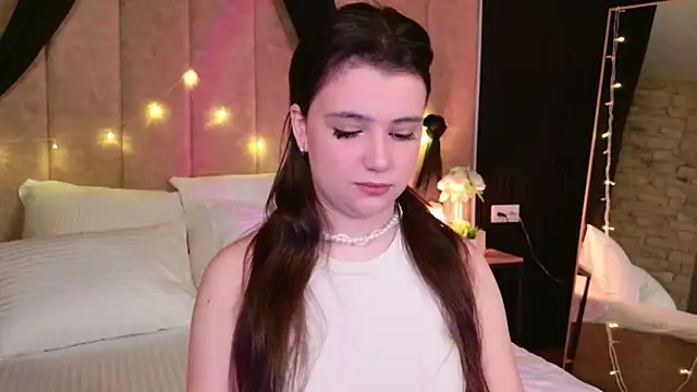 Pauline Heaven online show from December 1, 2025, 5:34 am