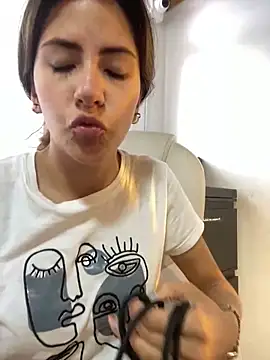 Andrea18 blonde online show from February 22, 2025, 12:51 pm