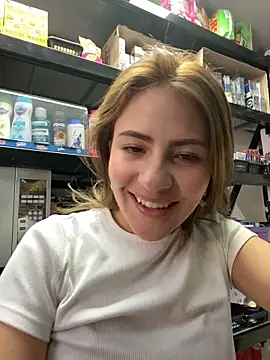 Andrea18 blonde online show from June 5, 2026, 3:40 pm