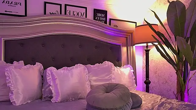 Snapshot of Amber_Luna chatting on September 28, 2025, 5:24 am Amber Luna online show from September 28, 2025, 5:24 am