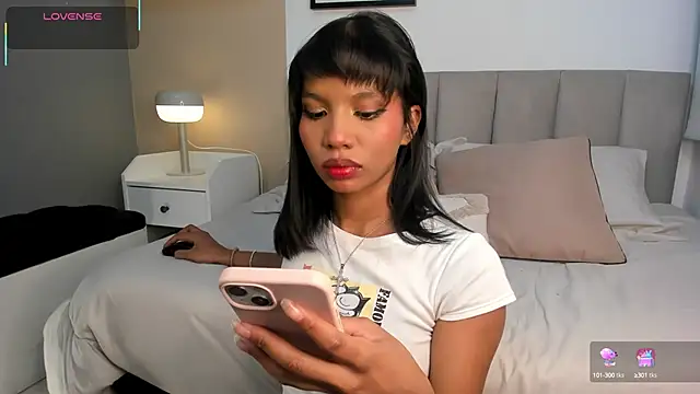 Snapshot of Gigi_Strawberry chatting on September 10, 2025, 4:45 am Gigi Strawberry online show from September 10, 2025, 4:45 am