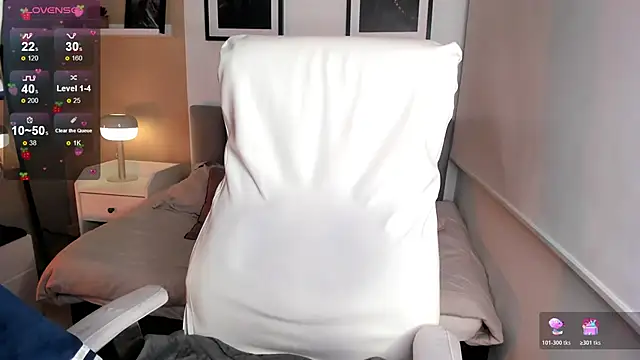 Snapshot of Gigi_Strawberry chatting on November 15, 2025, 5:16 am Gigi Strawberry online show from November 15, 2025, 5:16 am