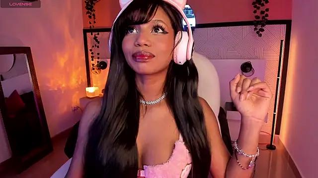 Gigi Strawberry online show from June 13, 2026, 6:11 am
