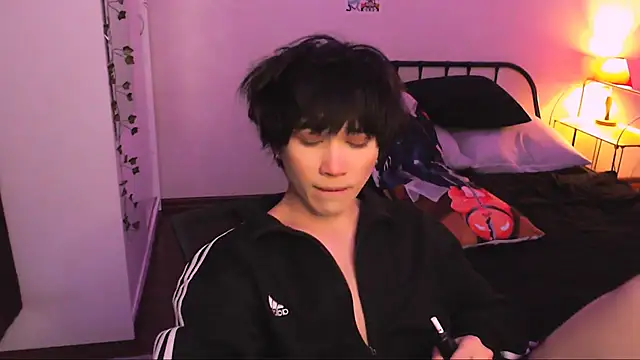 Snapshot of rennnuts chatting on October 12, 2025, 12:37 pm rennnuts online show from October 12, 2025, 12:37 pm