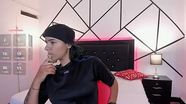 Snapshot of Liiam_smith_ chatting on February 8, 2025, 12:06 pm Liiam smith online show from February 8, 2025, 12:06 pm