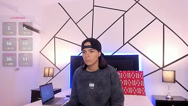 Snapshot of Liiam_smith_ chatting on March 18, 2025, 12:14 pm Liiam smith online show from March 18, 2025, 12:14 pm