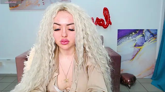 MissisCaty online show from February 18, 2025, 10:47 pm