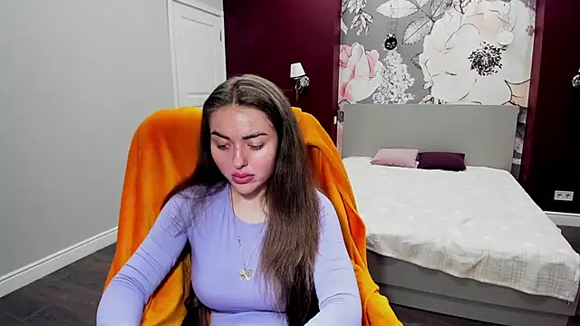 MissisCaty online show from December 4, 2025, 7:33 pm