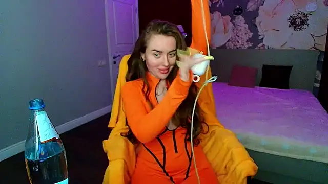 Snapshot of MissisCaty chatting on May 16, 2026, 7:01 pm MissisCaty online show from May 16, 2026, 7:01 pm