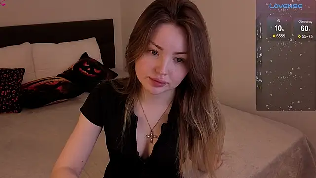 Lora Rosee online show from December 3, 2025, 1:31 pm