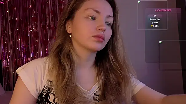 Lora Rosee online show from May 4, 2026, 2:13 pm
