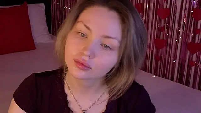 Lora Rosee online show from May 29, 2026, 2:26 pm