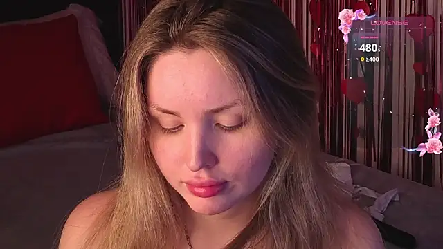Lora Rosee online show from July 28, 2026, 8:52 pm