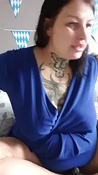 Snapshot of CannabisQueenn chatting on September 30, 2025, 7:24 am CannabisQueenn online show from September 30, 2025, 7:24 am