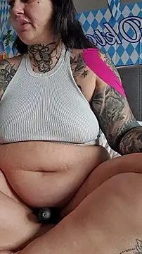 Snapshot of CannabisQueenn chatting on October 1, 2025, 8:31 am CannabisQueenn online show from October 1, 2025, 8:31 am