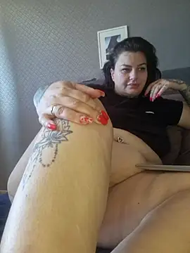 CannabisQueenn online show from June 19, 2026, 8:29 am