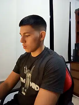 Snapshot of JamesCr_ chatting on February 8, 2025, 4:14 am JamesCr online show from February 8, 2025, 4:14 am