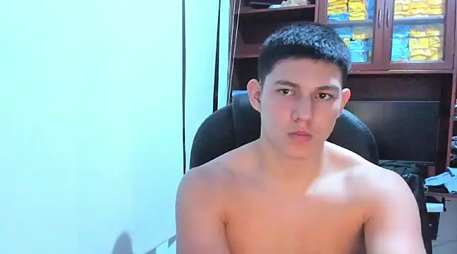 Snapshot of JamesCr_ chatting on February 24, 2025, 10:25 pm JamesCr online show from February 24, 2025, 10:25 pm