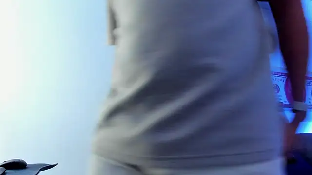 Snapshot of JamesCr_ chatting on February 28, 2025, 4:31 pm JamesCr online show from February 28, 2025, 4:31 pm