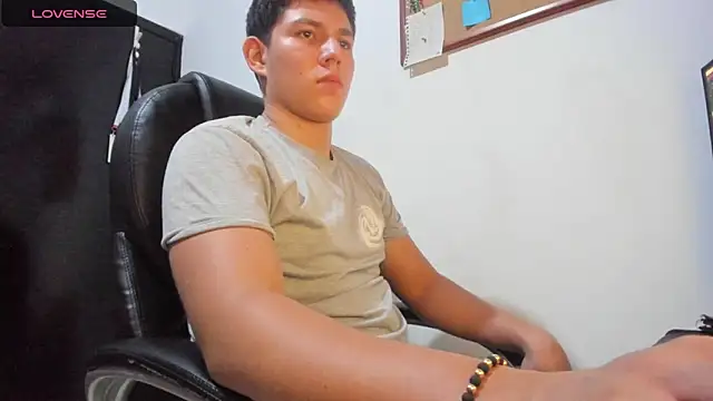 Snapshot of JamesCr_ chatting on March 18, 2025, 9:42 am JamesCr online show from March 18, 2025, 9:42 am