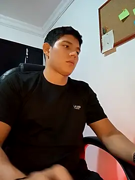 Snapshot of JamesCr_ chatting on March 21, 2025, 7:33 am JamesCr online show from March 21, 2025, 7:33 am