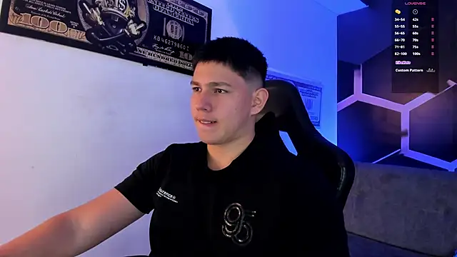 Snapshot of JamesCr_ chatting on September 9, 2025, 2:55 am JamesCr online show from September 9, 2025, 2:55 am