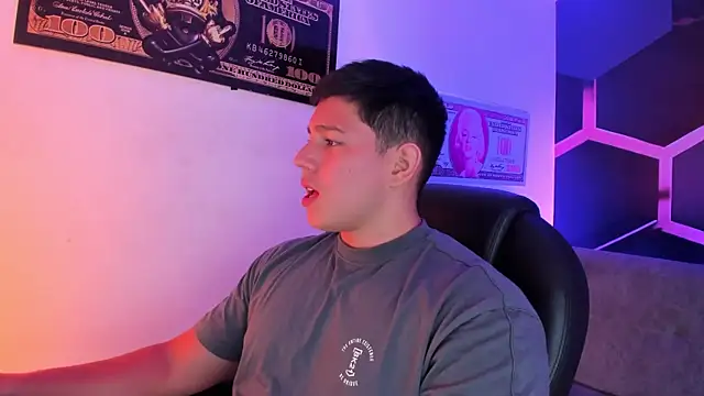 Snapshot of JamesCr_ chatting on September 27, 2025, 3:22 am JamesCr online show from September 27, 2025, 3:22 am