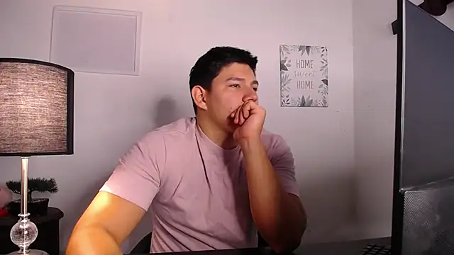 Snapshot of JamesCr_ chatting on October 7, 2025, 10:56 am JamesCr online show from October 7, 2025, 10:56 am