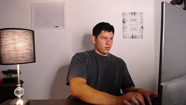 Snapshot of JamesCr_ chatting on October 11, 2025, 11:03 pm JamesCr online show from October 11, 2025, 11:03 pm