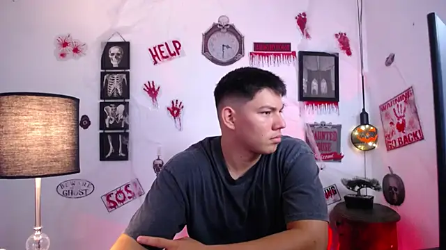 Snapshot of JamesCr_ chatting on October 27, 2025, 12:20 pm JamesCr online show from October 27, 2025, 12:20 pm