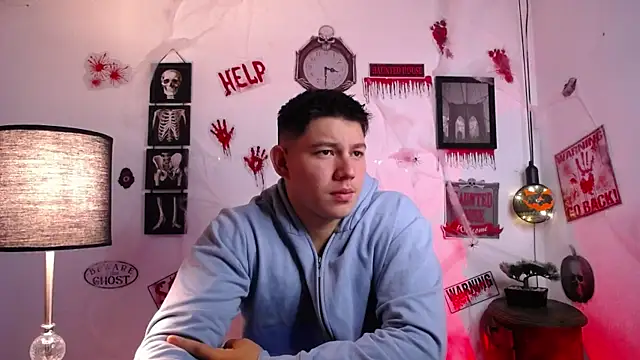 Snapshot of JamesCr_ chatting on October 28, 2025, 10:08 am JamesCr online show from October 28, 2025, 10:08 am