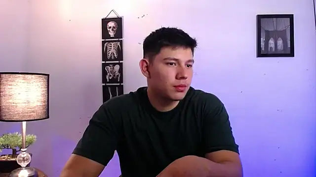 Snapshot of JamesCr_ chatting on November 4, 2025, 1:48 am JamesCr online show from November 4, 2025, 1:48 am