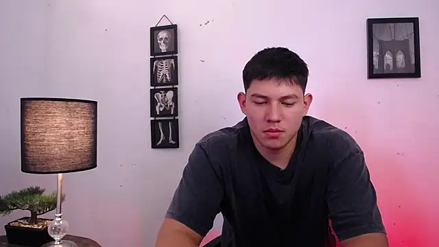 Snapshot of JamesCr_ chatting on November 6, 2025, 2:51 pm JamesCr online show from November 6, 2025, 2:51 pm