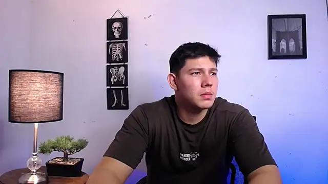 Snapshot of JamesCr_ chatting on November 9, 2025, 1:15 am JamesCr online show from November 9, 2025, 1:15 am