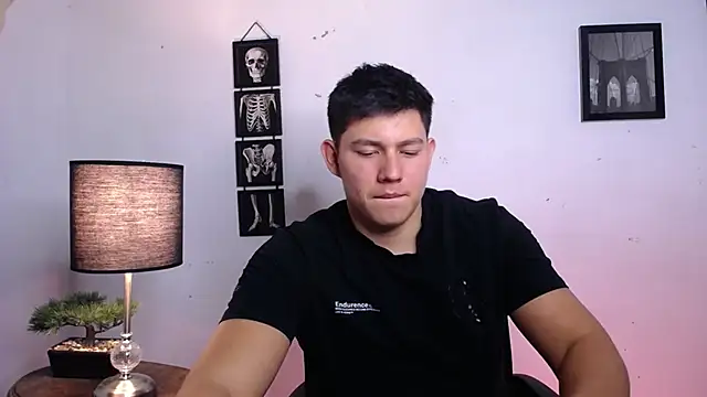 Snapshot of JamesCr_ chatting on November 13, 2025, 11:14 pm JamesCr online show from November 13, 2025, 11:14 pm