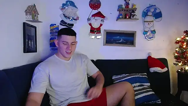 Snapshot of JamesCr_ chatting on November 28, 2025, 2:03 am JamesCr online show from November 28, 2025, 2:03 am